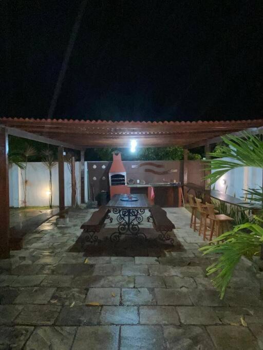 Ampla Casa De 3 Quartos Com Piscina *