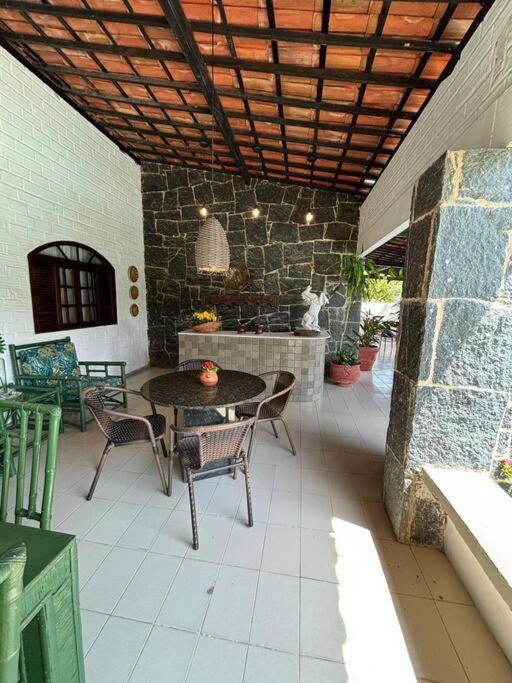 Ampla Casa De 3 Quartos Com Piscina