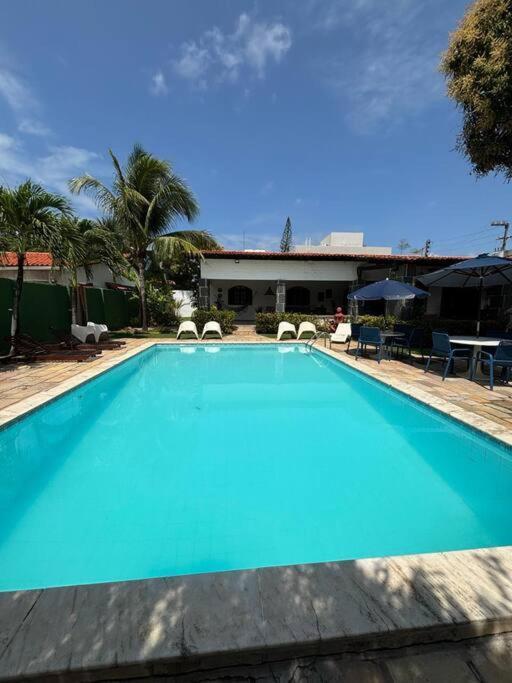 Ampla Casa De 3 Quartos Com Piscina